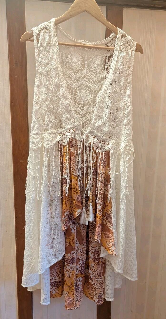 Miss Me Ditzy Floral Duster Vest XS White Lace Floral Fringe Boho Crochet